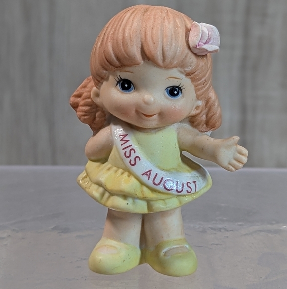 VTG Russ Berrie "Miss August" Birthday Doll Of The Month Girl Ceramic Figurine - Picture 1 of 6